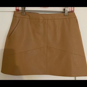 Size M tam vegan leather mini skirt with pokets